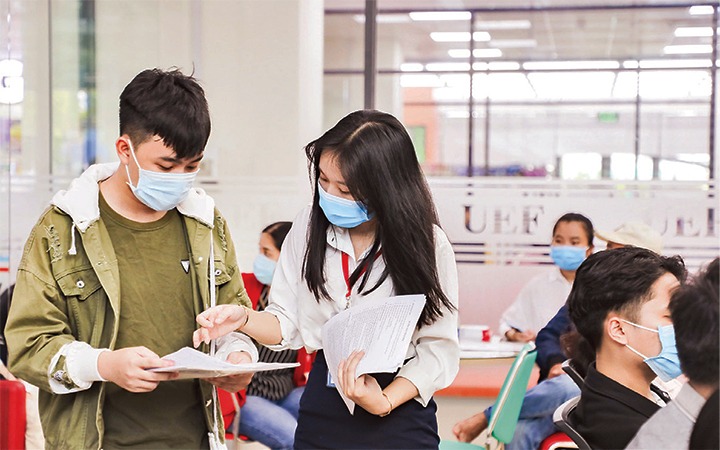 With 8 hours to register for college admission, greater than 340,000 candidates are nonetheless “ready for the water to succeed in their ft earlier than leaping”