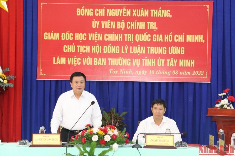 Politburo member Nguyen Xuan Thang works with Tay Ninh Provincial Party Committee