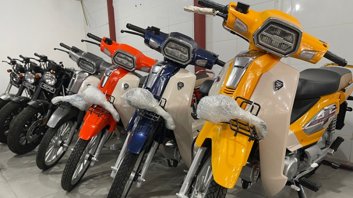 The copy of Honda Dream imported from Thailand makes the Honda Wave Alpha tilt due to the worth