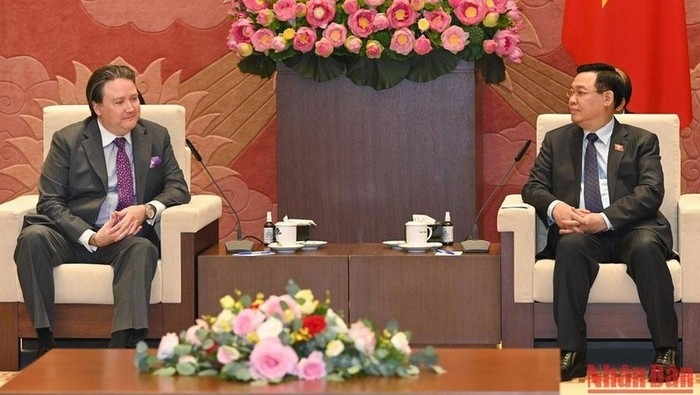 Top legislator hosts US Ambassador