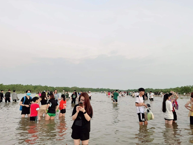 Laughing “belly” with the latest series of images of the infinity sea of Thai Binh