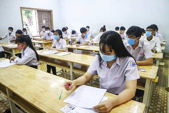 Replace the time of publication of the College’s benchmarks