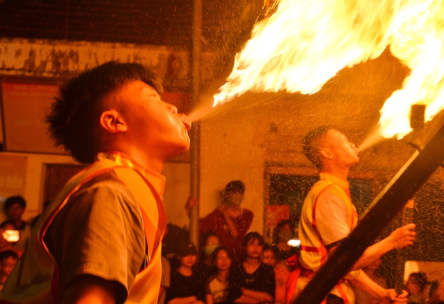 Photo: Unique lion dance, blowing fire like a circus performer on the ...