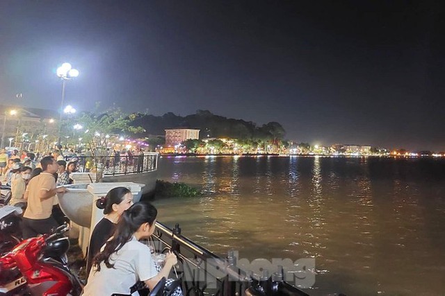 See the first pedestrian street along the Saigon River in Binh Duong province