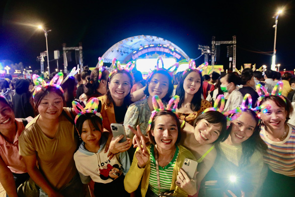 Thousands flock to Dak Lak Province’s first-ever durian festival