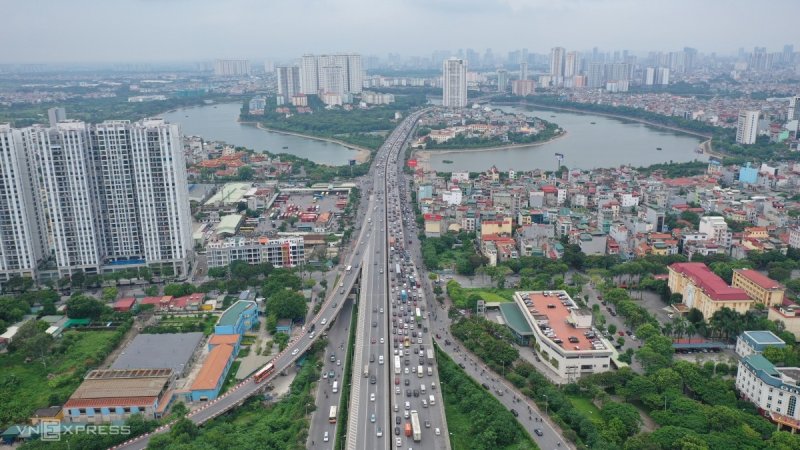 The gateway to Hanoi and Ho Chi Minh City is congested on the last day ...