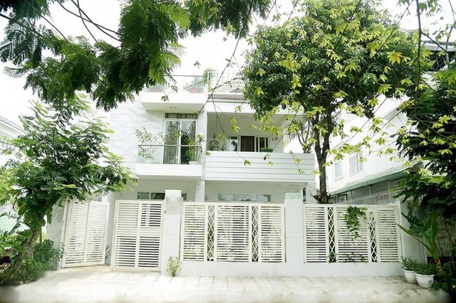 What is the property of famous Vietnamese MCs: NS Quyen Linh and Truong Giang?