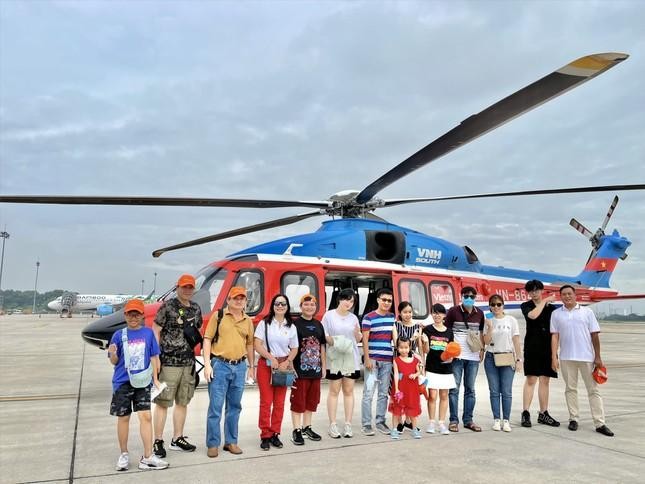 Stopping Ho Chi Minh City tour by helicopter due to lack of landing space