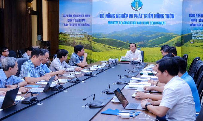 Reducing the number of fishing vessels to 83,600 by 2030