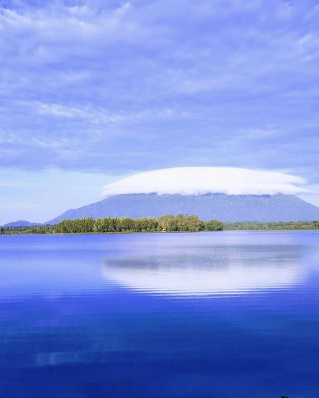 After Ba Den Mountain in Tay Ninh, again Chua Chan mountain (Dong Nai) appeared a strange cloud that made people stir