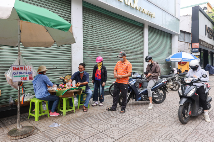 North bread for more than 70 years on the sidewalk of Saigon