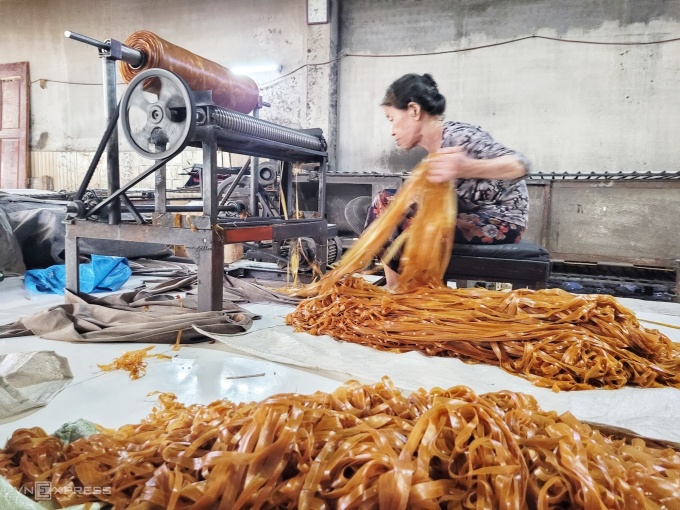 The profession of making red rice paper in Hai Phong » Vietnam News ...