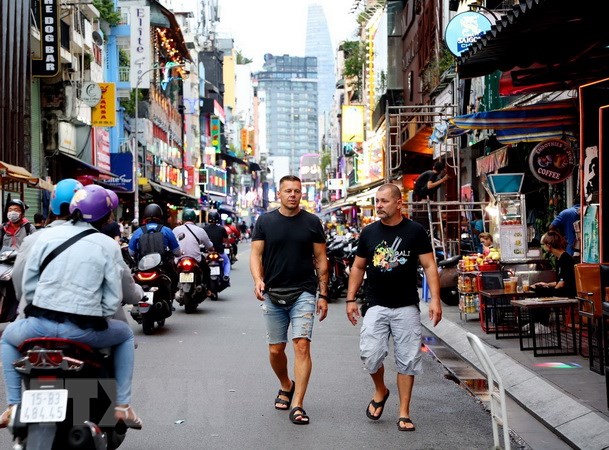 Vietnam targets eight million int’l tourists in 2023