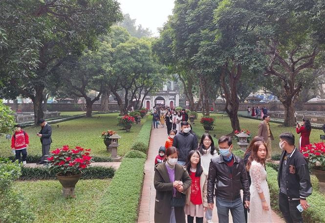 Hanoi books over VND1 trillion in tourism revenue at Tet