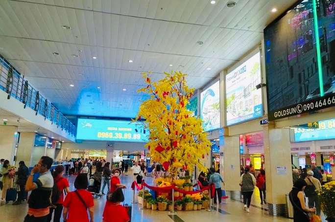 Tan Son Nhat handles over 200,000 passengers on first two days of Tet