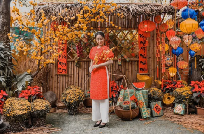 Check-in cafes decorated with beautiful Da Nang New Year decorations like magazine covers