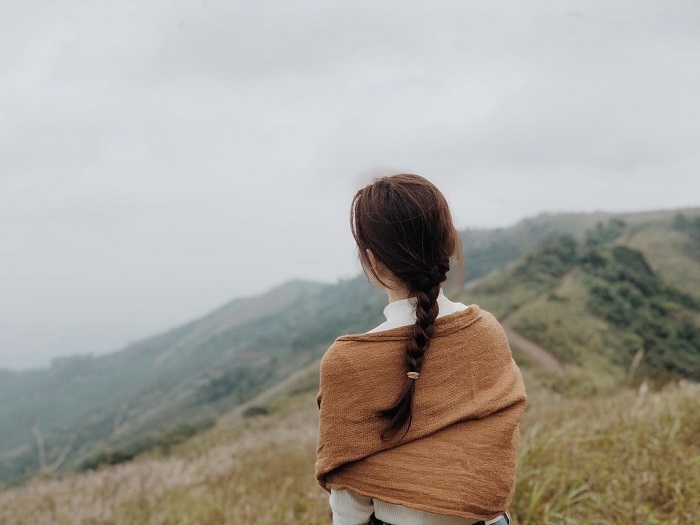 Discovering beautiful hills in Vietnam enthusiastically photographed by young people 