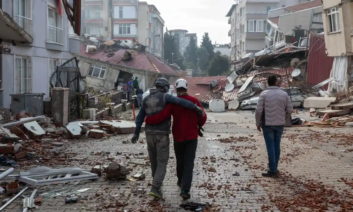 Turkey and Syria earthquake updates: Death toll passes 7,900 as difficult conditions frustrate rescue efforts