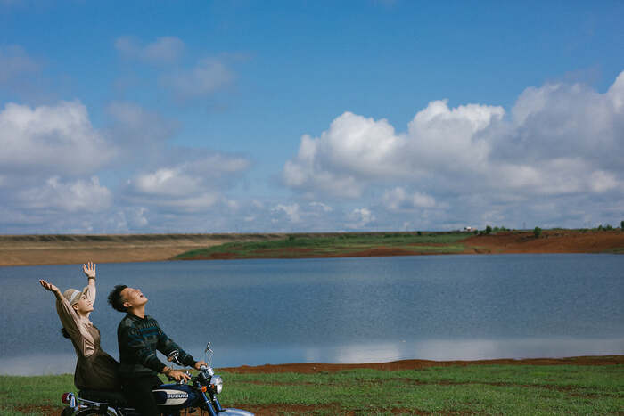 Relaxing at the weekend at Mo Binh Phuoc waterfall hydroelectric lake, enjoy having fun and live a very chill virtual life