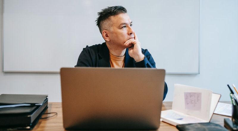 Dealing with Administration in Vietnam Is a Nightmare for Expats, survey shows
