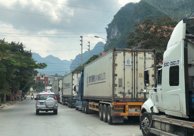PM urges immediate actions to prevent cargo backlogs at northern border