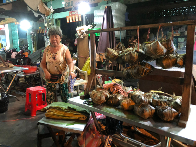 The 62-year-old grandmother’s bakery is always “red on fire”, selling 300 pieces a day
