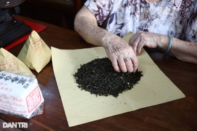 The 70-year-old tea shop in Ho Chi Minh City, priced at 10 million VND/kg, still attracts customers