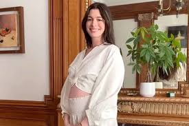 Anne Hathaway Announces She's Expecting Baby No. 3