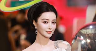 Fan Bingbing Creates a Stir at 45, Surrounded by Media