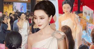 Fan Bingbing Promotes Beauty Products at Thai Fair