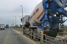 Fatal Accident on Nhat Tan Bridge Raises Legal Questions