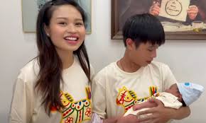 Lê Lộc Celebrates Daughter's First Month with Gifts and Love