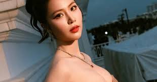 Miss Kim Ngoc Shines After 8 Years Away from the Spotlight