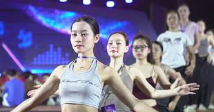 Nearly 1,000 People Rehearse for Youth Concert Until Midnight