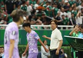 South Korea's Bold Strategy in World Cup Match Against South Africa