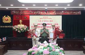 Two Police Chiefs in Hanoi Promoted to Colonel Rank