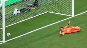 Uruguay Substitutes Goalkeeper Muslera After Mistake Against Spain
