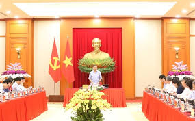 Vietnam to Reduce Administrative Staff and Increase Teaching Positions