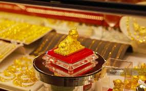 Analyst Predicts Gold Prices to Hit Bottom in 2026