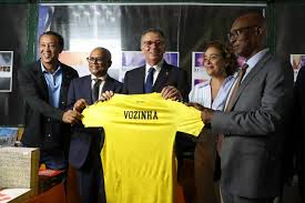 Cabo Verde Coach Gifts Jersey to António José Seguro