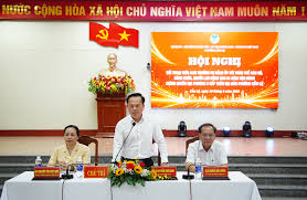 Cẩm Lệ District Engages in Dialogue with Local Officials