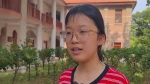 Chinese Student Excels Without Extra Classes, Sparks Debate