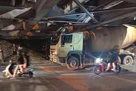 Concrete Truck Gets Stuck Under Long Bien Bridge
