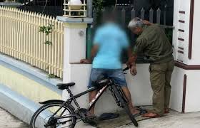 Cyclist Found Dead Entangled in Metal Fence