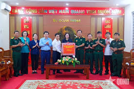 Deputy Chairman Nguyen Doan Anh Visits Division 968