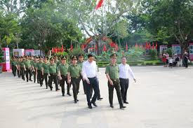 Deputy Minister Pays Tribute at Kim Liên and Truông Bồn Sites