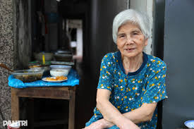 Hanoi's Tiny Eatery Offers Affordable Home-Cooked Meals