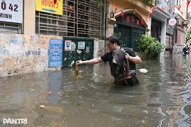 Heavy Rain Causes Flooding in Hanoi Streets