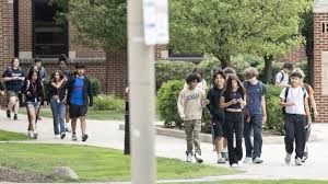 Illinois Enacts Cellphone Ban in Schools to Enhance Learning