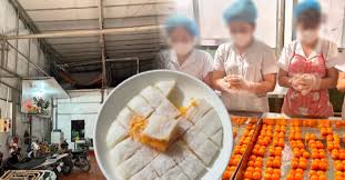 Inside the Controversy of the Four-Egg Mooncake Factory
